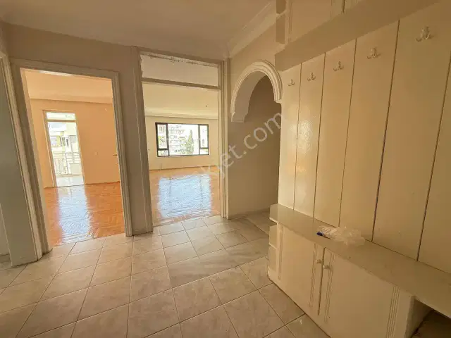 Yeşilbahçede Merkezi Konumda, Geniş 3+1 Kiralık Daire — görsel 11