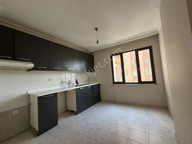 Yeşilbahçede Merkezi Konumda, Geniş 3+1 Kiralık Daire — görsel 12