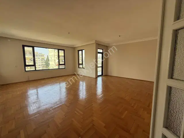 Yeşilbahçede Merkezi Konumda, Geniş 3+1 Kiralık Daire — görsel 16