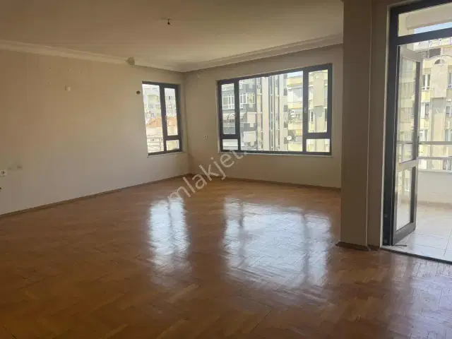 Yeşilbahçede Merkezi Konumda, Geniş 3+1 Kiralık Daire — görsel 17