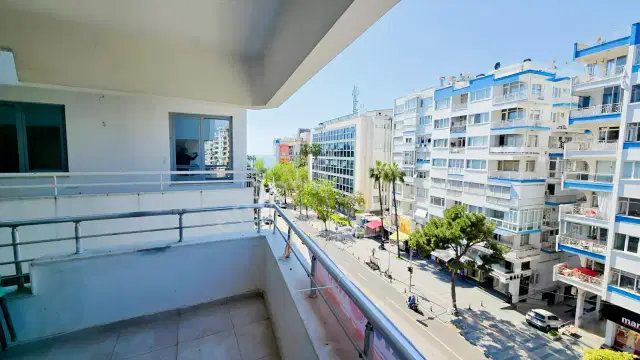 Güllük Cad Üstü, Denize Yürme Mesafe,tadilatlı 3+1 Satılık — görsel 3