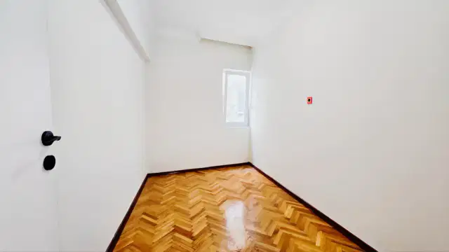 Güllük Cad Üstü, Denize Yürme Mesafe,tadilatlı 3+1 Satılık — görsel 4