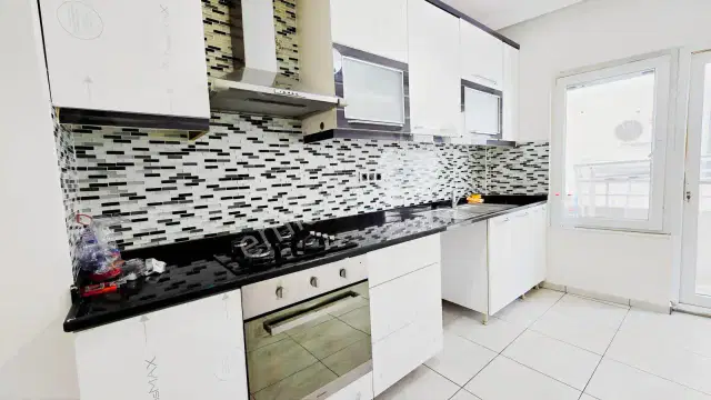Güllük Cad Üstü, Denize Yürme Mesafe,tadilatlı 3+1 Satılık — görsel 9