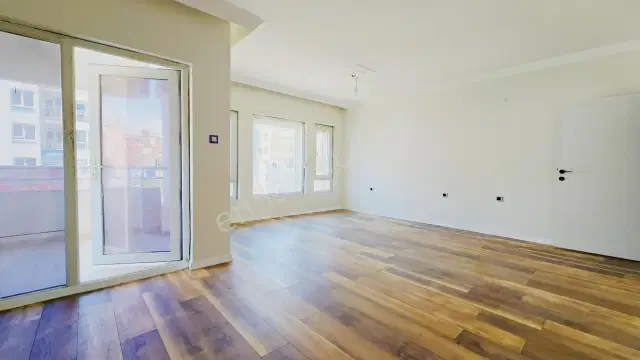 Güllük Cad Üstü, Denize Yürme Mesafe,tadilatlı 3+1 Satılık — görsel 13