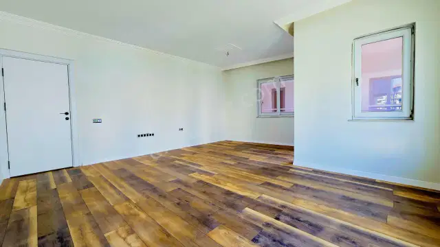 Güllük Cad Üstü, Denize Yürme Mesafe,tadilatlı 3+1 Satılık — görsel 14