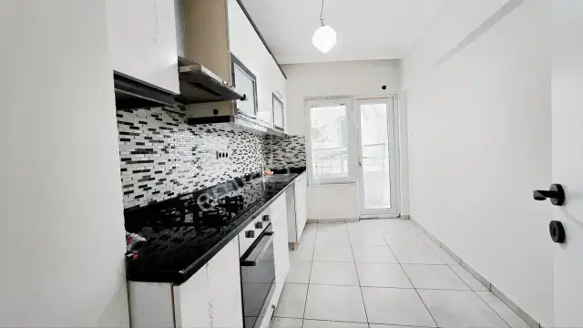 Güllük Cad Üstü, Denize Yürme Mesafe,tadilatlı 3+1 Satılık — görsel 16