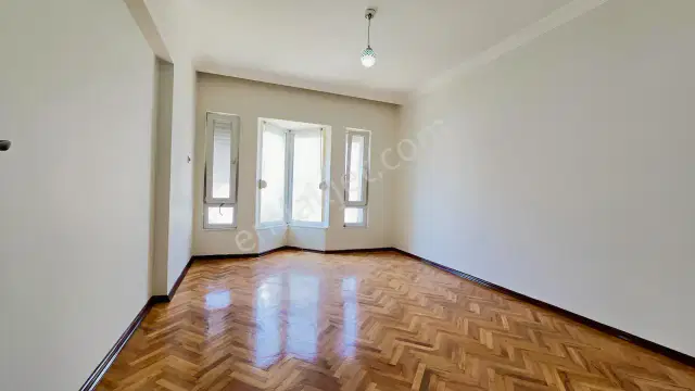 Güllük Cad Üstü, Denize Yürme Mesafe,tadilatlı 3+1 Satılık — görsel 17