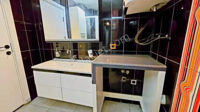Güllük Cad Üstü, Denize Yürme Mesafe,tadilatlı 3+1 Satılık — görsel 22