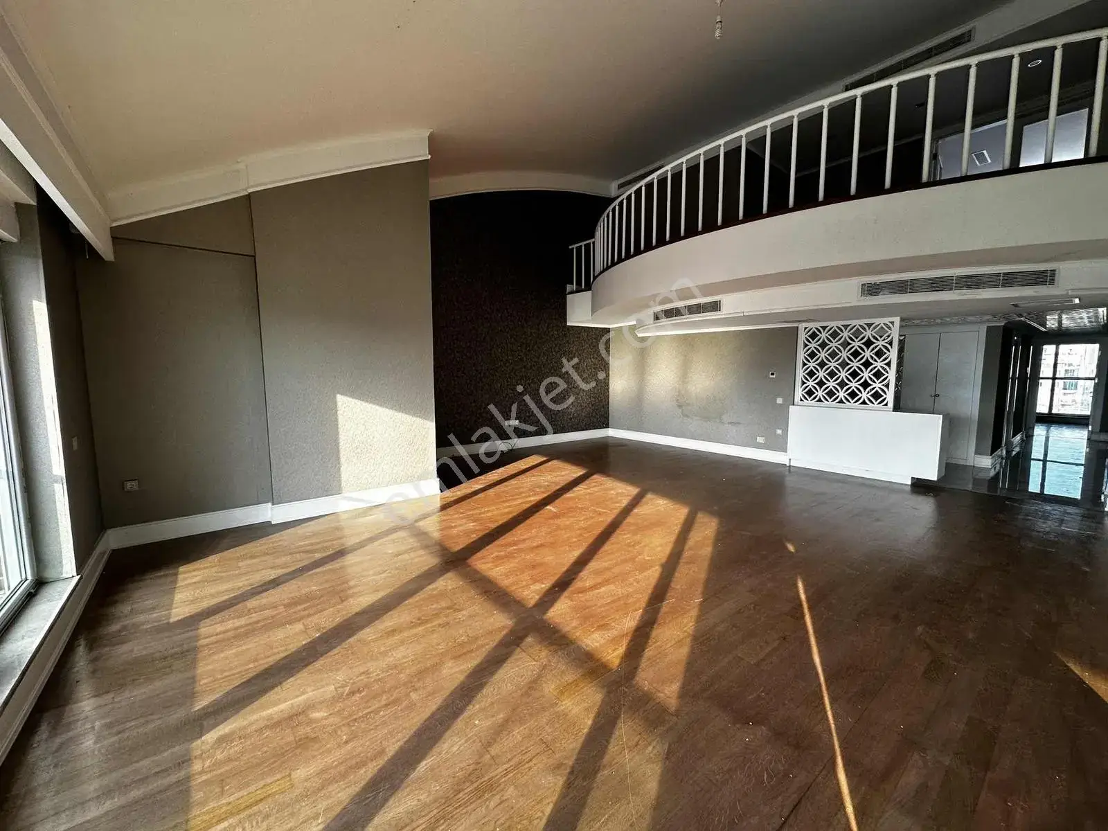 Gürsu'da Elit Bir Yaşam İçin Ödüllü Sitede Kiralık Dubleks. — görsel 2
