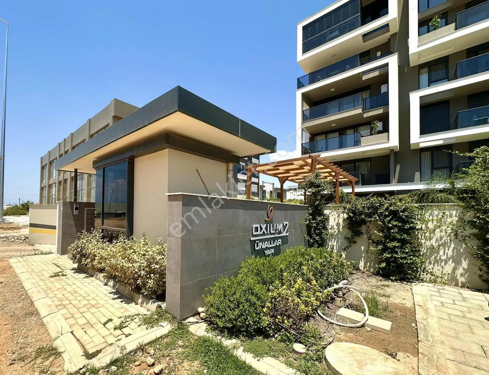 Ana Yol Üzerinde Özellikli Sitede 1+1 Eşyalı Kiralık Daire — görsel 2