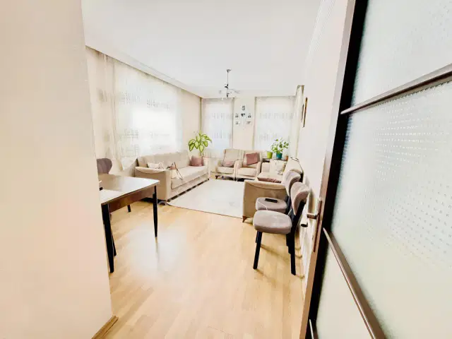 Ebeveyn Banyolu Ayrı Mutfaklı 2+1 Ferah Daire