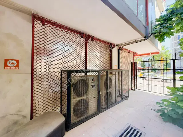 Köroğlu Caddesinde 535 M2 Kiralık Dükkan — görsel 2
