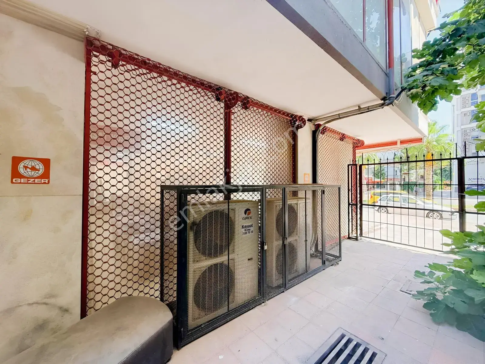 Köroğlu Caddesinde 535 M2 Kiralık Dükkan — görsel 2