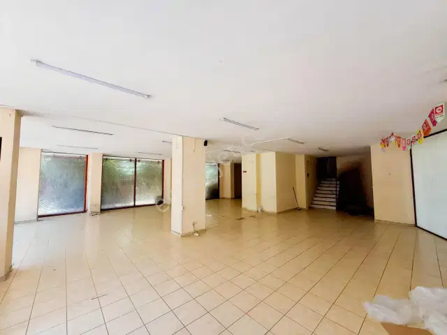 Köroğlu Caddesinde 535 M2 Kiralık Dükkan — görsel 18