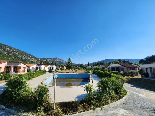 Bayatbademleri'nde Site İçi Havuzlu Güvenlikli Satılık Villa — görsel 2