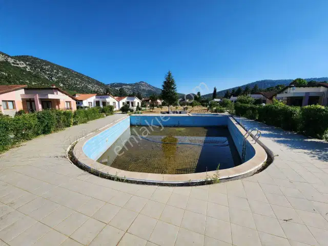 Bayatbademleri'nde Site İçi Havuzlu Güvenlikli Satılık Villa — görsel 4