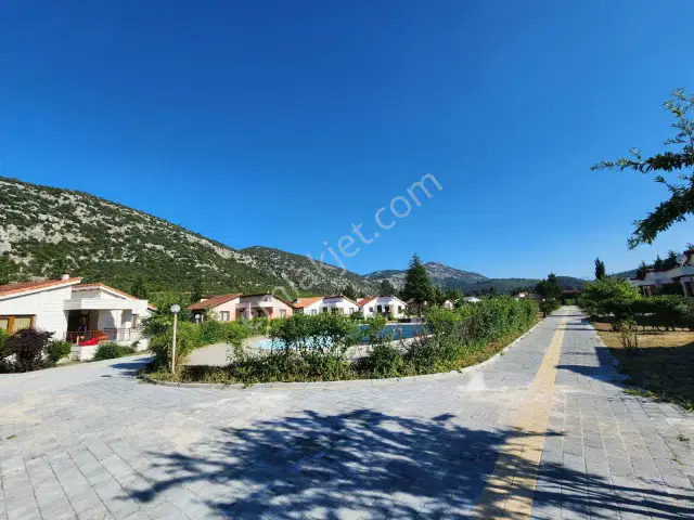 Bayatbademleri'nde Site İçi Havuzlu Güvenlikli Satılık Villa — görsel 5