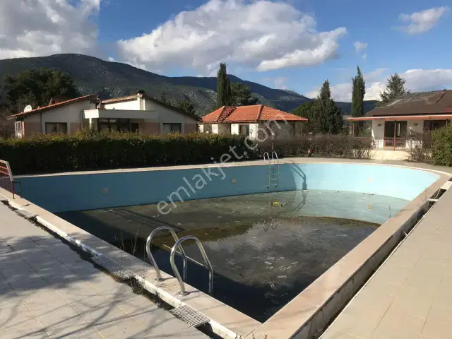 Bayatbademleri'nde Site İçi Havuzlu Güvenlikli Satılık Villa — görsel 7
