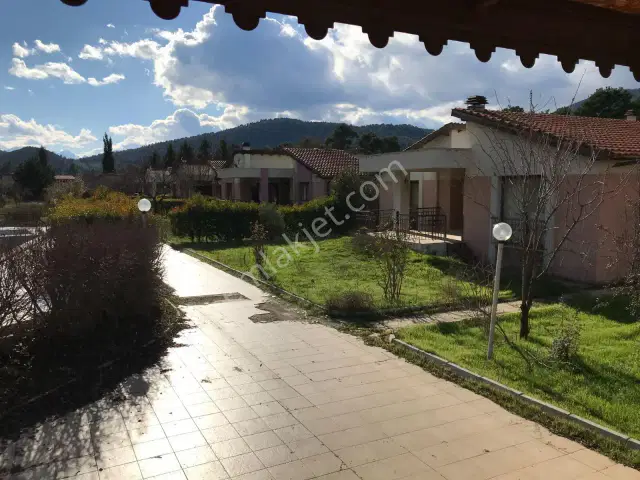 Bayatbademleri'nde Site İçi Havuzlu Güvenlikli Satılık Villa — görsel 23