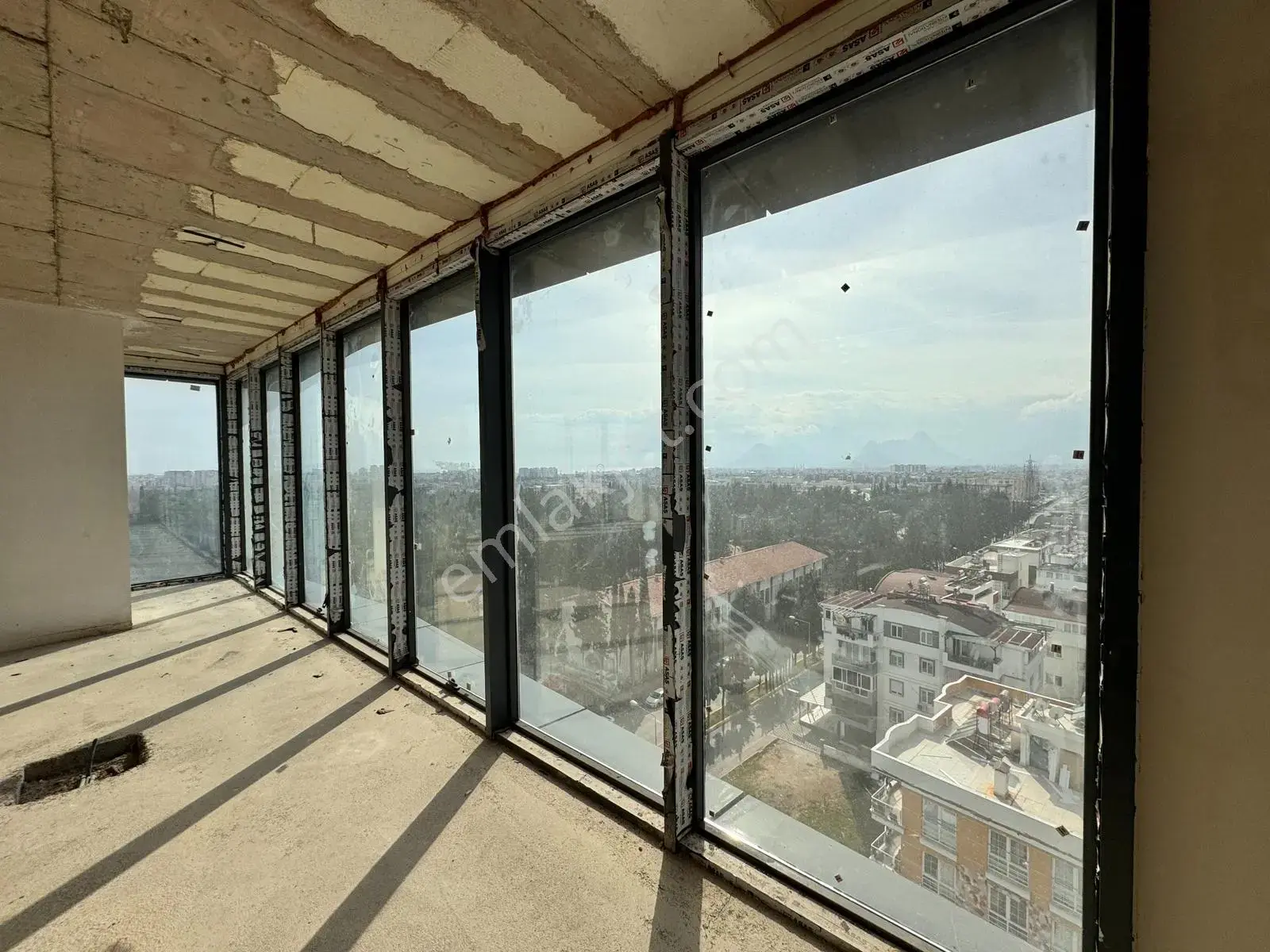 Dalga Kule'de Deniz&doğa Manzaralı Köşe Önü Açık Ofis Katı — görsel 2