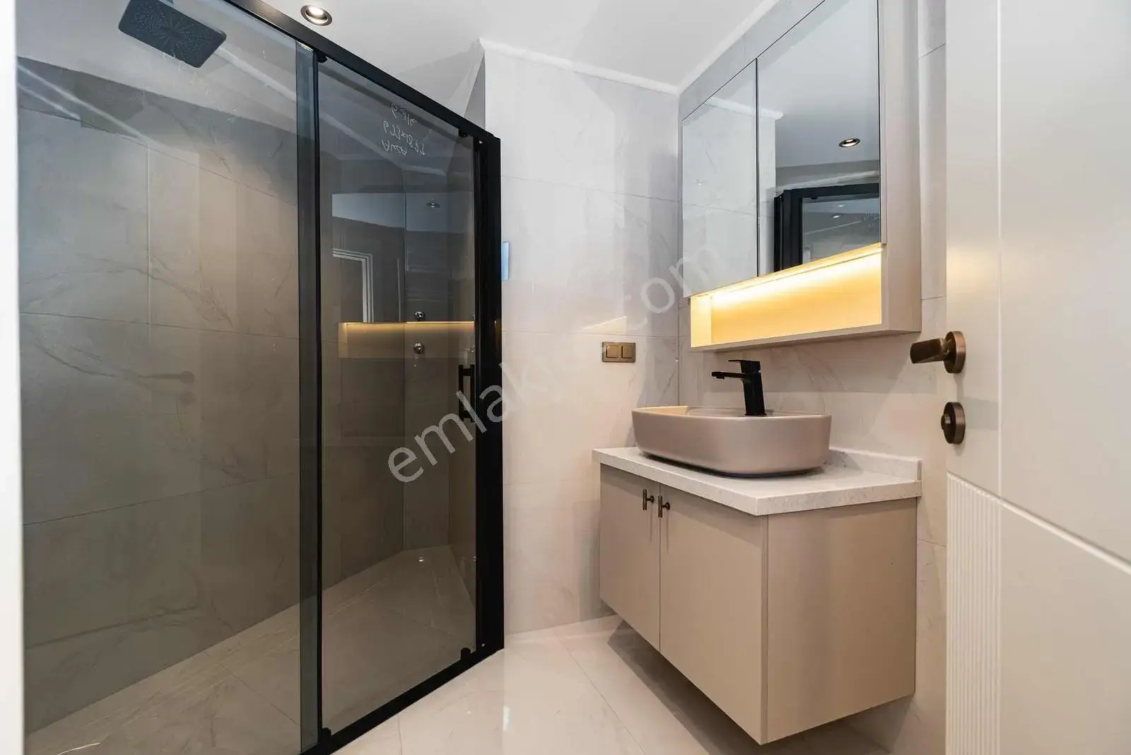 Çağlayan'da Arakat 3+1 Full Yapılı Daire — görsel 22