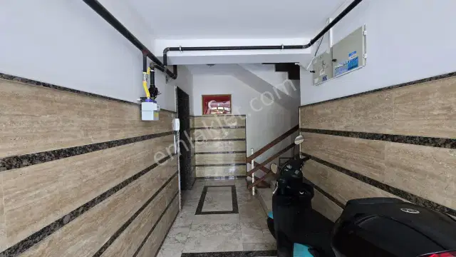 Ana Caddede Teraslı Tam Donanımlı 300 M² 11 Odalı Ofis Katı — görsel 4