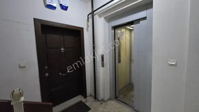Ana Caddede Teraslı Tam Donanımlı 300 M² 11 Odalı Ofis Katı — görsel 5