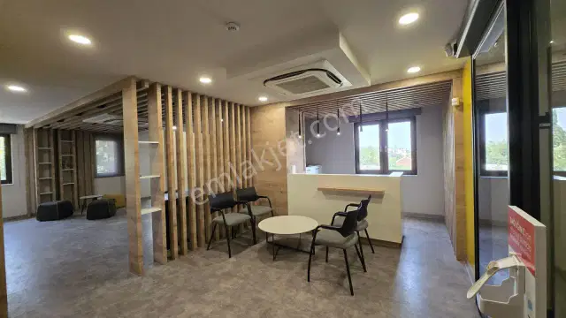 Ana Caddede Teraslı Tam Donanımlı 300 M² 11 Odalı Ofis Katı — görsel 6