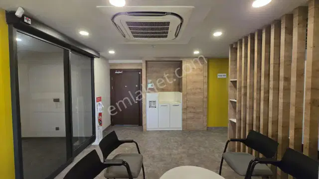 Ana Caddede Teraslı Tam Donanımlı 300 M² 11 Odalı Ofis Katı — görsel 7