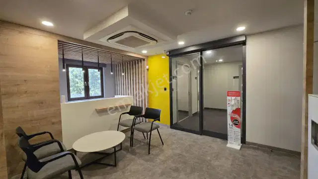 Ana Caddede Teraslı Tam Donanımlı 300 M² 11 Odalı Ofis Katı — görsel 8
