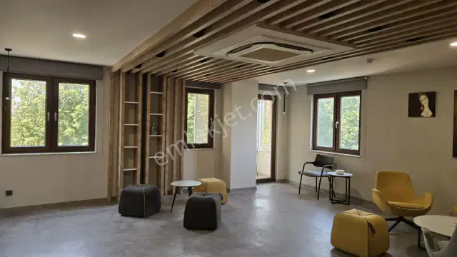 Ana Caddede Teraslı Tam Donanımlı 300 M² 11 Odalı Ofis Katı — görsel 9