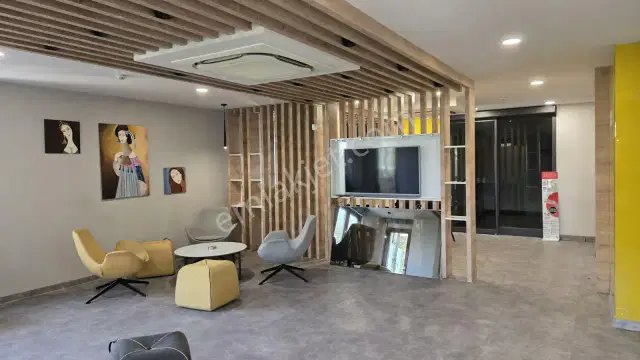 Ana Caddede Teraslı Tam Donanımlı 300 M² 11 Odalı Ofis Katı — görsel 10