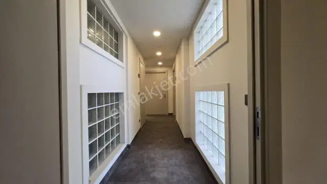 Ana Caddede Teraslı Tam Donanımlı 300 M² 11 Odalı Ofis Katı — görsel 11