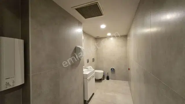 Ana Caddede Teraslı Tam Donanımlı 300 M² 11 Odalı Ofis Katı — görsel 17