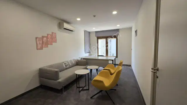 Ana Caddede Teraslı Tam Donanımlı 300 M² 11 Odalı Ofis Katı — görsel 19