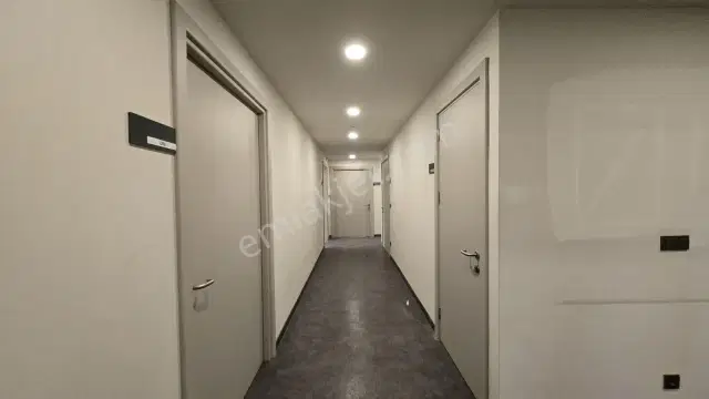 Ana Caddede Teraslı Tam Donanımlı 300 M² 11 Odalı Ofis Katı — görsel 21
