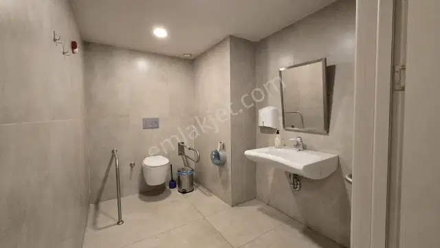 Ana Caddede Teraslı Tam Donanımlı 300 M² 11 Odalı Ofis Katı — görsel 24