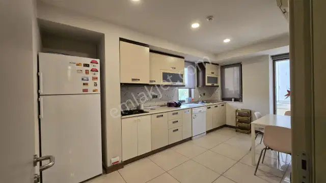 Ana Caddede Teraslı Tam Donanımlı 300 M² 11 Odalı Ofis Katı — görsel 25