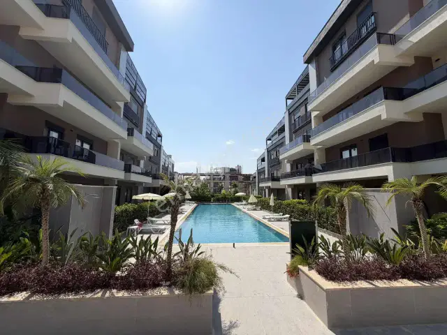 Full Özellıklı Lüks Sıtede Eşyalı Teraslı 1 + 1 Satılık Daıre