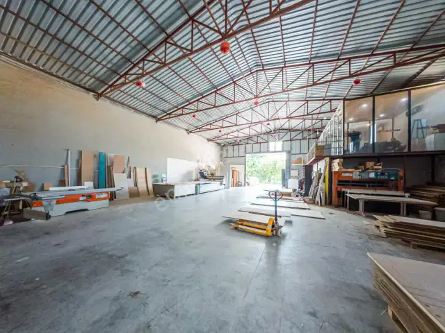 Yenigöl'de 950 M2 Devren Kiralık Mobilya Fabrikası — görsel 2