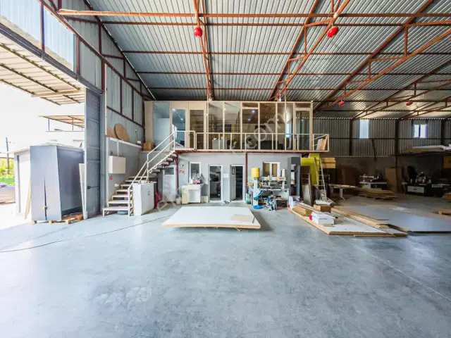 Yenigöl'de 950 M2 Devren Kiralık Mobilya Fabrikası — görsel 17