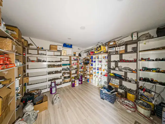 Yenigöl'de 950 M2 Devren Kiralık Mobilya Fabrikası — görsel 18