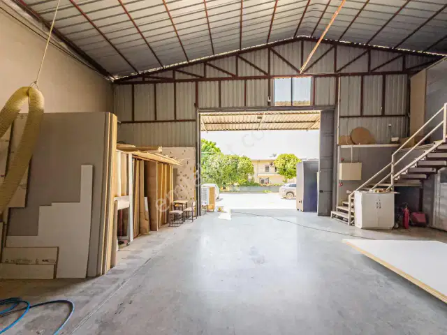 Yenigöl'de 950 M2 Devren Kiralık Mobilya Fabrikası — görsel 20