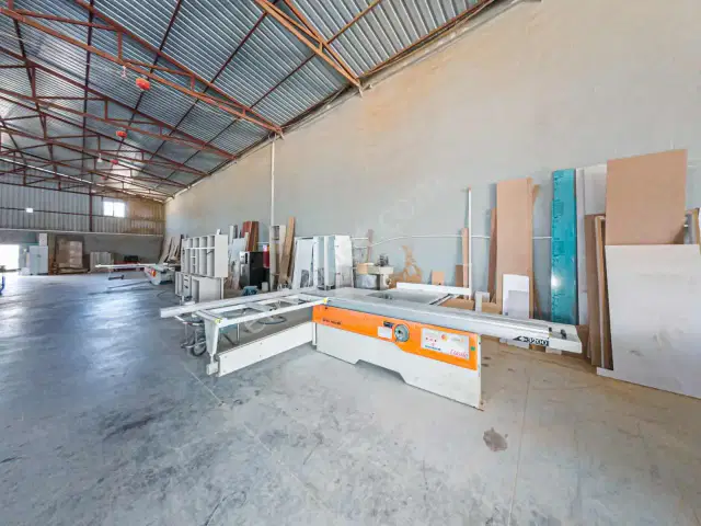 Yenigöl'de 950 M2 Devren Kiralık Mobilya Fabrikası — görsel 22