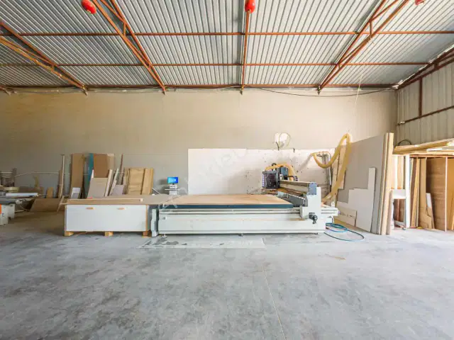 Yenigöl'de 950 M2 Devren Kiralık Mobilya Fabrikası — görsel 23