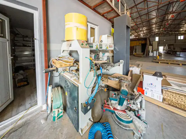 Yenigöl'de 950 M2 Devren Kiralık Mobilya Fabrikası — görsel 24