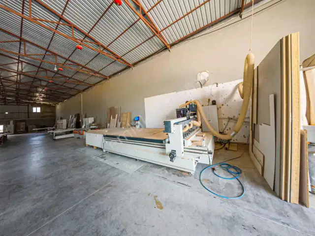 Yenigöl'de 950 M2 Devren Kiralık Mobilya Fabrikası — görsel 27