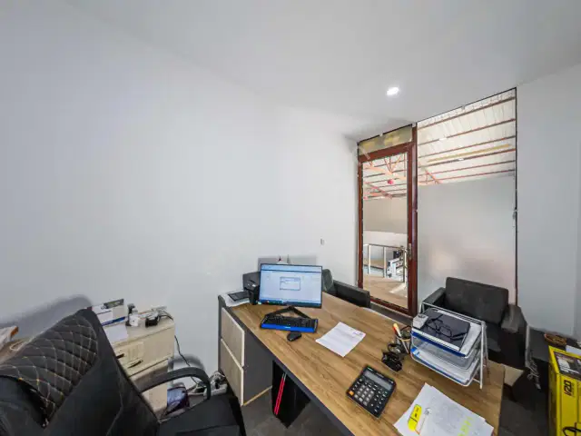 Yenigöl'de 950 M2 Devren Kiralık Mobilya Fabrikası — görsel 33