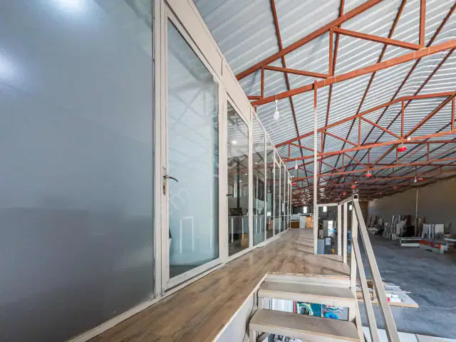 Yenigöl'de 950 M2 Devren Kiralık Mobilya Fabrikası — görsel 35