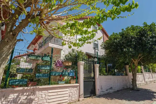 Aydoğmuş'ta 220 M2 4+1 Satılık Tripleks Villa — görsel 1